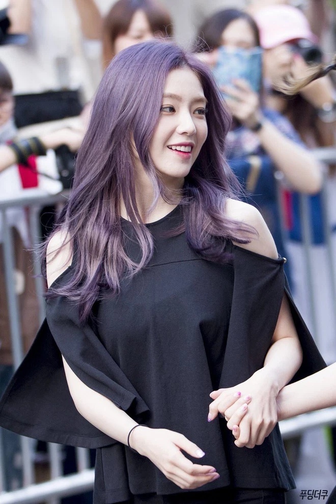Irene gây sốt cộng đồng K-pop khi nhuộm màu tóc tím khói. (Ảnh: Pinterest)