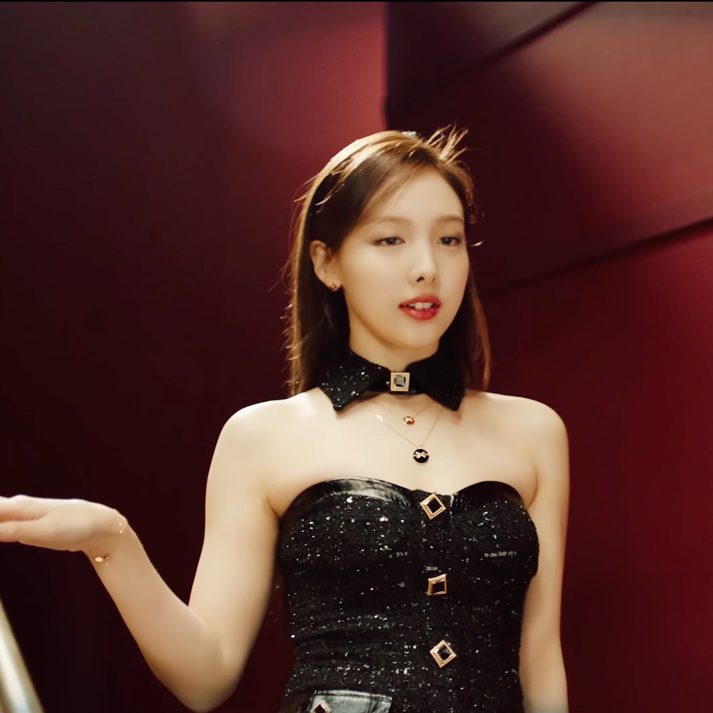  Nayeon chính là người làm teaser cho Perfect World. (Ảnh: YouTube JYP Entertainment)