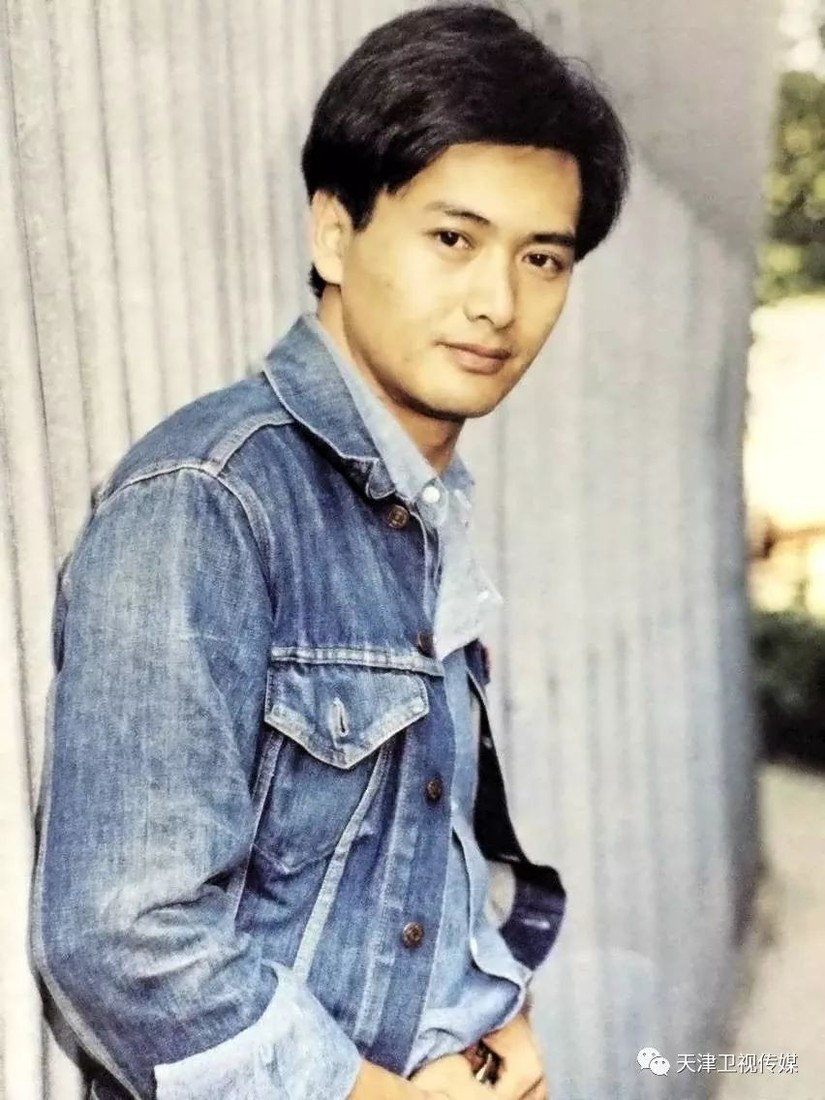    Vẻ ngoài điển trai của Châu Nhuận Phát lúc còn trẻ. (Ảnh: Baidu)