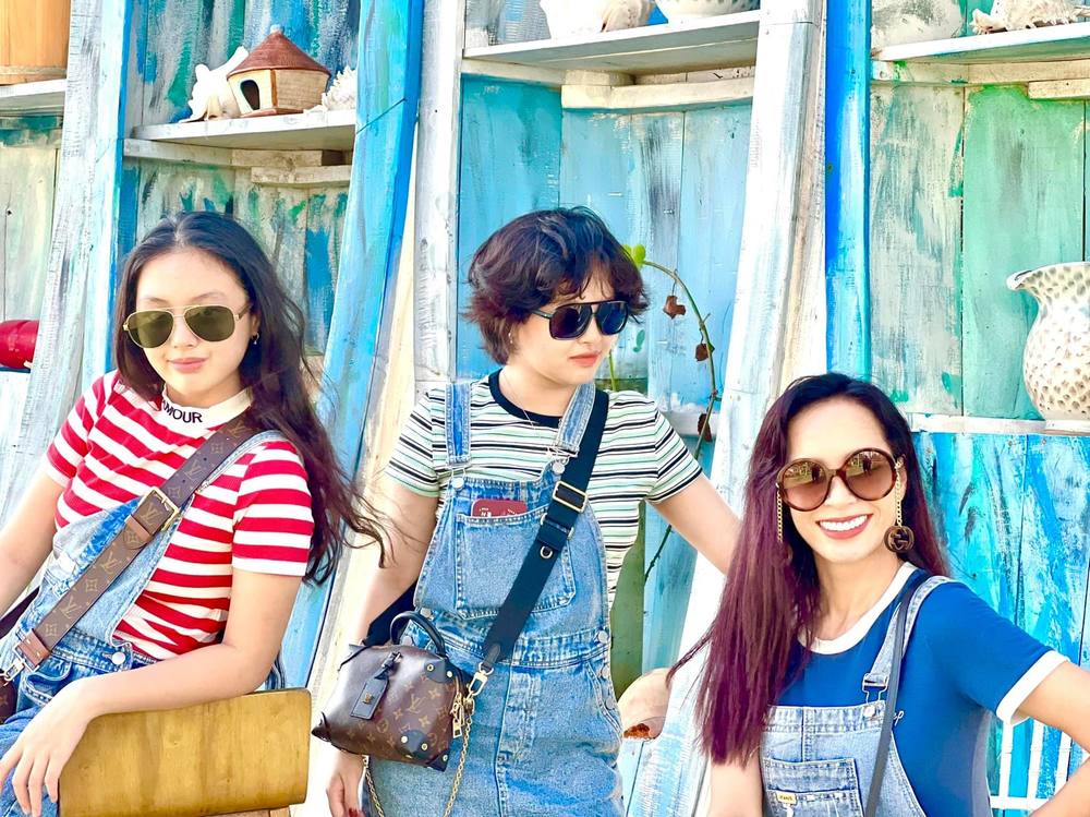    Con gái có thần thái không kém mẹ là siêu mẫu nổi tiếng. (Ảnh: Facebook Bui Thuy Hanh) - Tin sao Viet - Tin tuc sao Viet - Scandal sao Viet - Tin tuc cua Sao - Tin cua Sao