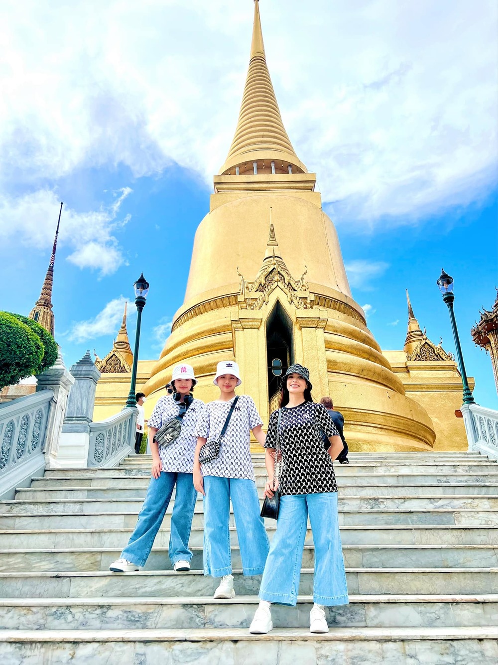   Các thành viên hòa hợp, ăn ý dù mỗi người một màu sắc. (Ảnh: Facebook Bui Thuy Hanh) - Tin sao Viet - Tin tuc sao Viet - Scandal sao Viet - Tin tuc cua Sao - Tin cua Sao