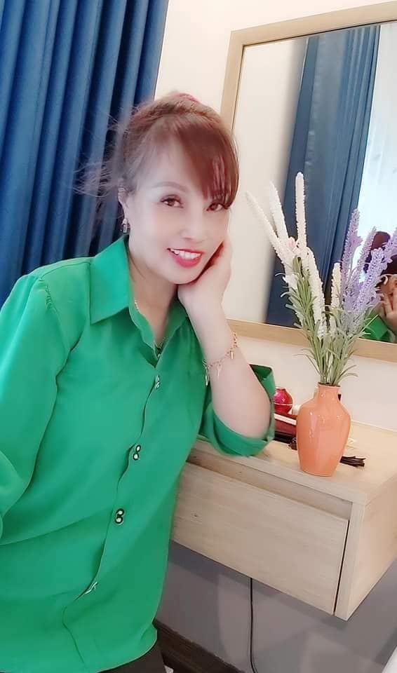  Sau 4 năm cưới chồng trẻ, cô dâu Thu Sao như được "hồi xuân", yêu đời hơn. (Ảnh: FB Thị Thu Sao)