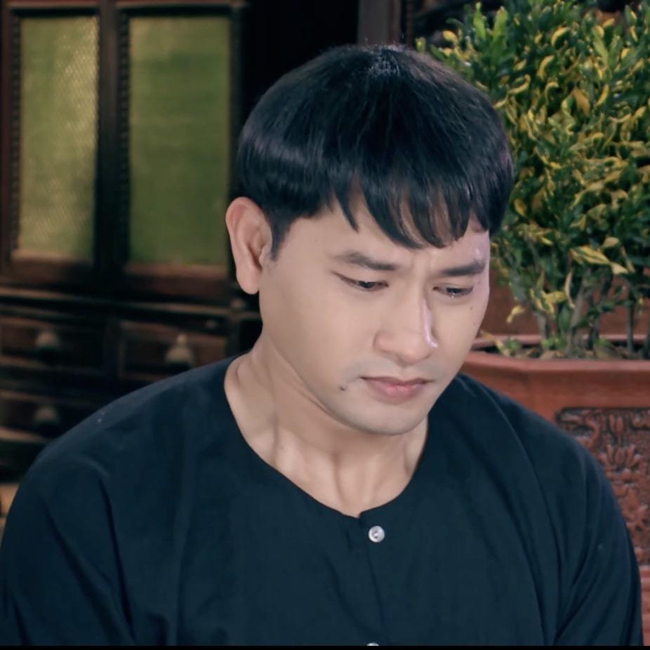    Huỳnh Đông vô cùng vất vả khi phải hóa thân vào một người ở thường bị chủ đối xử tệ. (Ảnh: Tư liệu phim Duyên Kiếp)