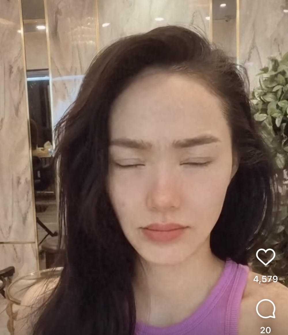    Tóc màu đen có phần chưa tôn lên hết nhan sắc người đẹp. (Ảnh: Instagram minhhang2206) - Tin sao Viet - Tin tuc sao Viet - Scandal sao Viet - Tin tuc cua Sao - Tin cua Sao