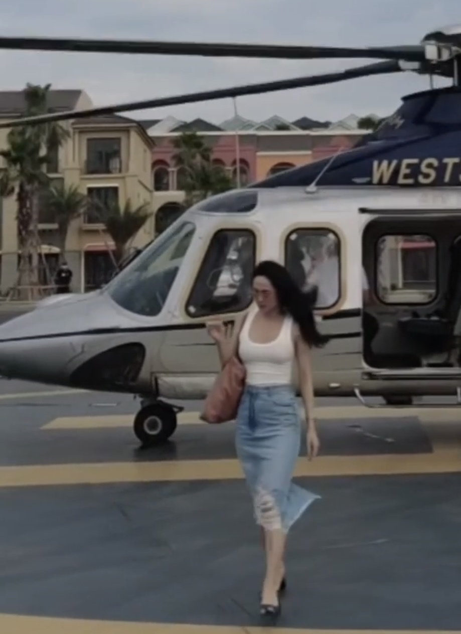    Được ông xã dắt đi chơi bằng chuyên cơ. (Ảnh: FB Hằng Lê) - Tin sao Viet - Tin tuc sao Viet - Scandal sao Viet - Tin tuc cua Sao - Tin cua Sao