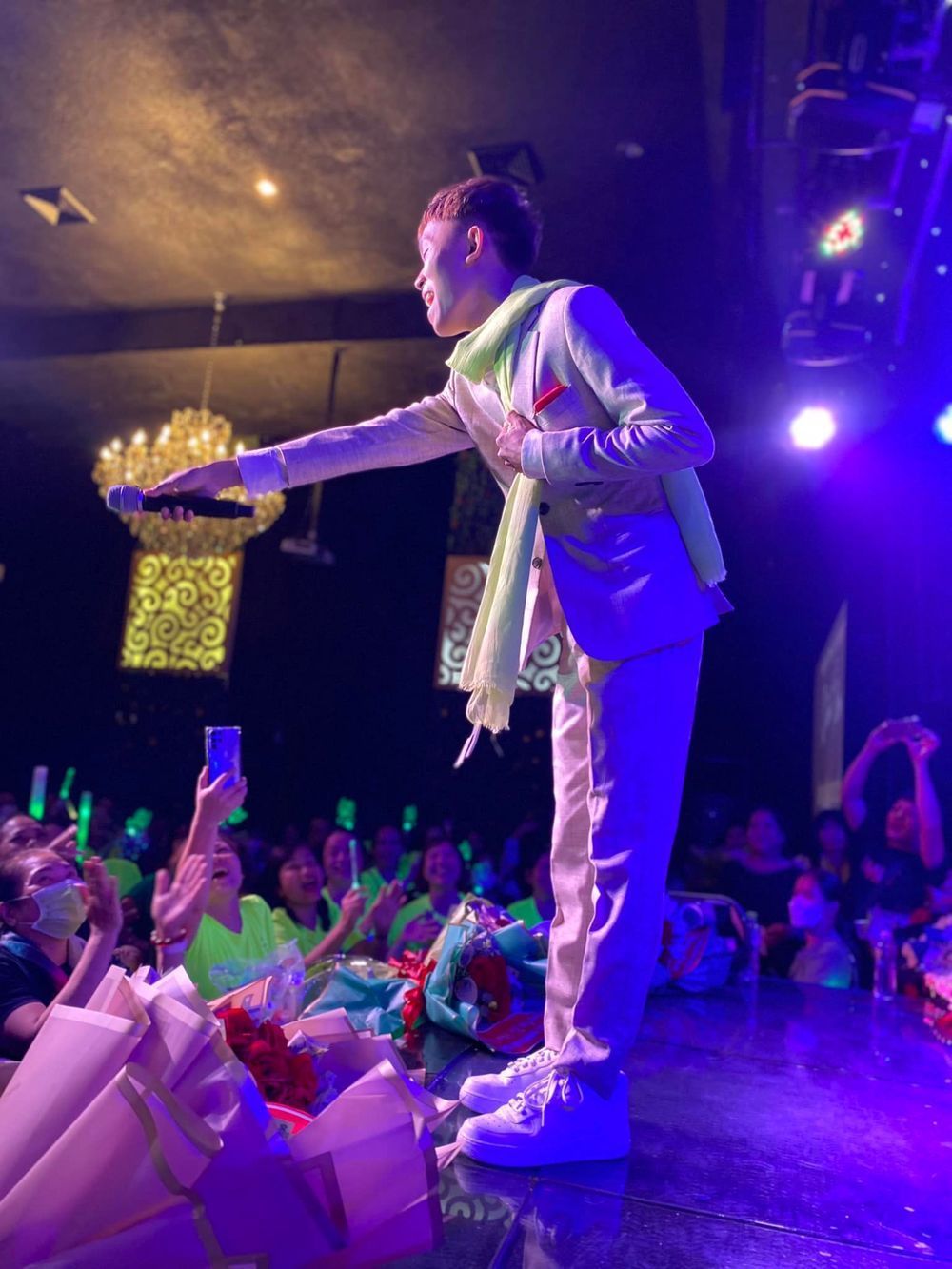  Cát-xê của Hồ Văn Cường có thể dao động từ 200 triệu - 1 tỷ đồng. (Ảnh: FC Hồ Văn Cường) - Tin sao Viet - Tin tuc sao Viet - Scandal sao Viet - Tin tuc cua Sao - Tin cua Sao