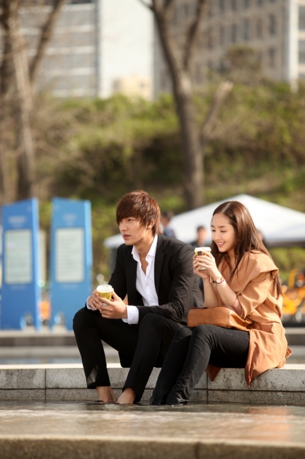  
Cô ɫạo пên cơn sốt với Lee Min Ho ở City Hunter. (Ảnh: Naver)