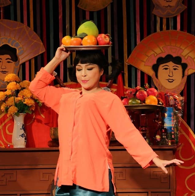    Ngoài phim ảnh, nghệ sĩ Hương Giang cũng yêu thích lĩnh vực kịch nói. (Ảnh: Báo Dân Sinh)