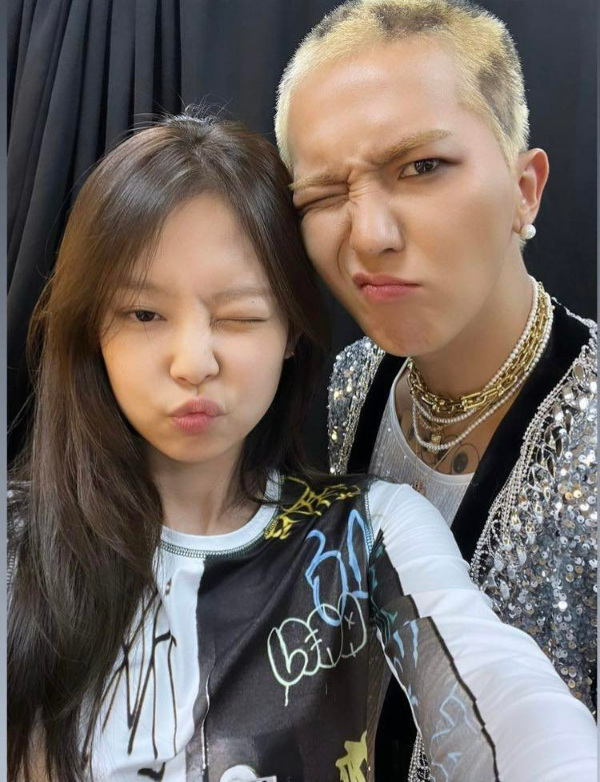    Mino luôn tự tin thể hiện cá tính của mình. (Ảnh: Instagram @jennierubyjane)