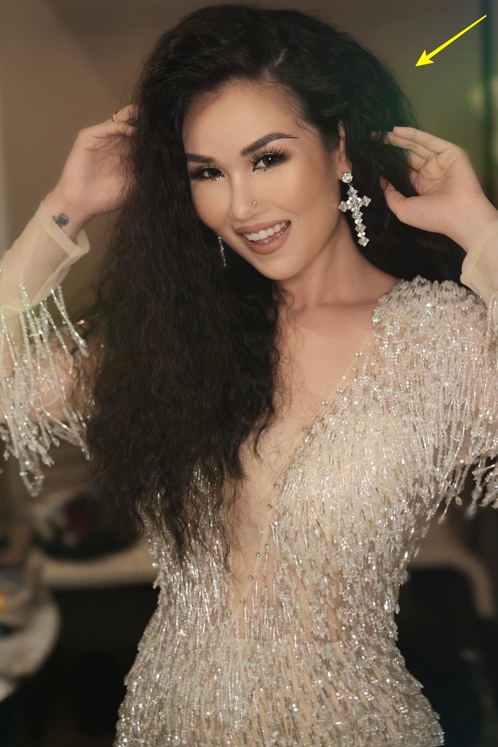    Võ Hạ Trâm sở hữu mái tóc dài, xoăn xù.  - Tin sao Viet - Tin tuc sao Viet - Scandal sao Viet - Tin tuc cua Sao - Tin cua Sao