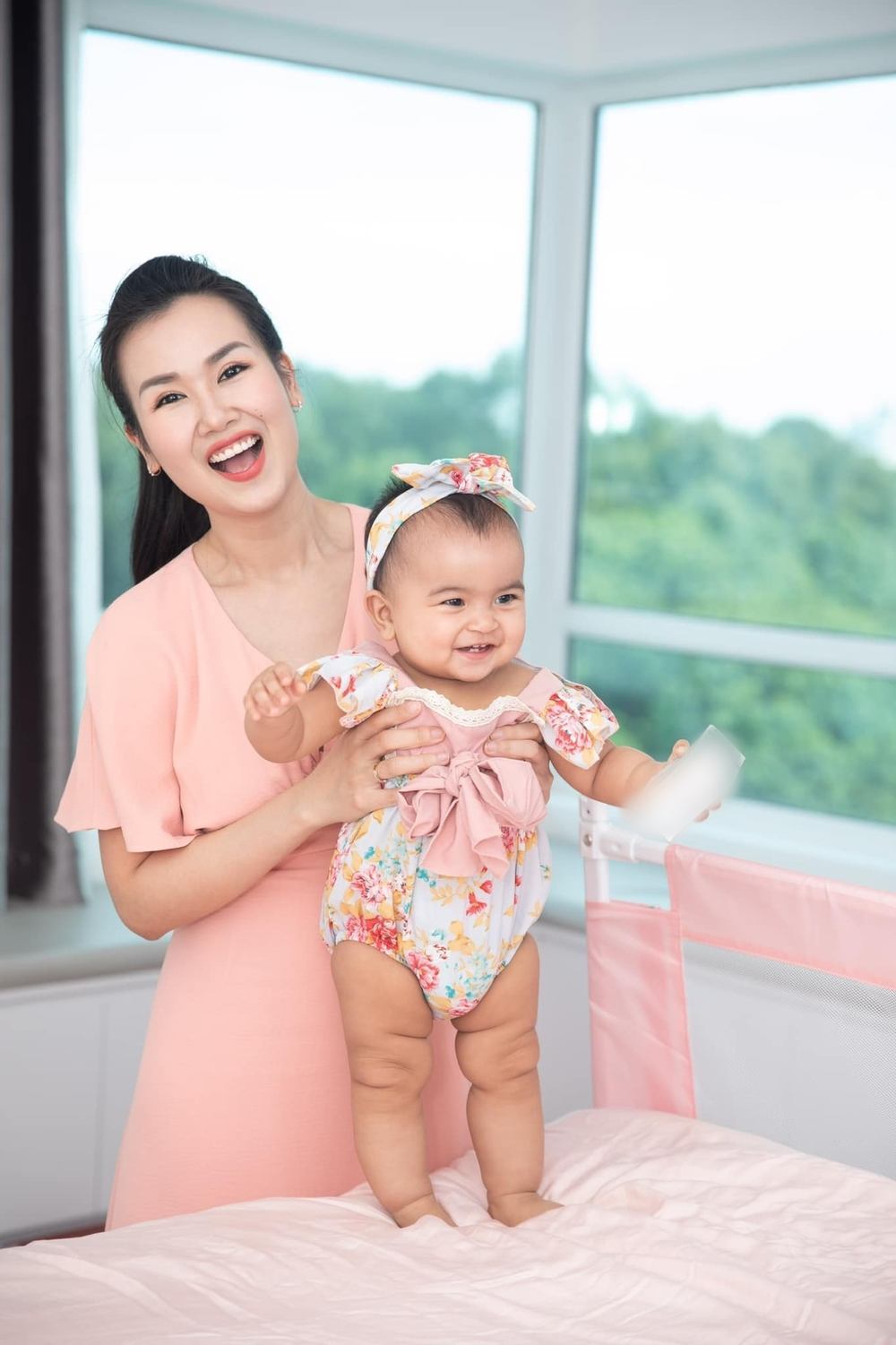    Cô dành tất cả thời gian cho gia đình, chăm lo tổ ấm.  - Tin sao Viet - Tin tuc sao Viet - Scandal sao Viet - Tin tuc cua Sao - Tin cua Sao