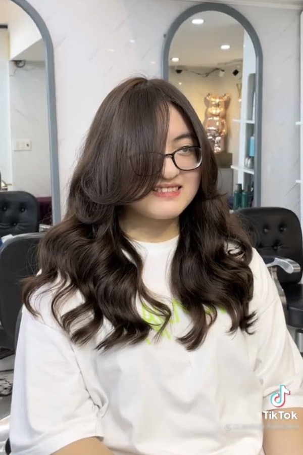    Hai chị em đều cố gắng học tập thật giỏi để vượt qua rào cản tự ti về ngoại hình. (Ảnh: Chụp màn hình TikTok X.H)