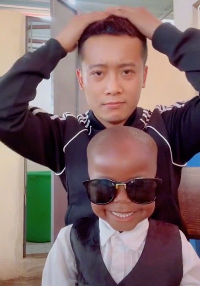 Cậu bé cũng rất vui khi được chơi cùng với Quang Linh. (Ảnh: TikTok Phạm Quang Linh)