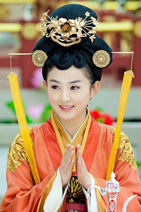    Sau này khi trở thành Hoàng hậu, nữ diễn viên đã đổi qua tạo hình khác. (Ảnh: Weibo)