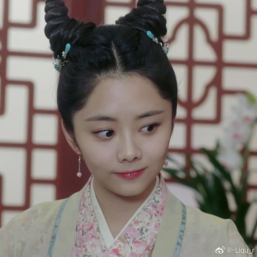    Đàm Tùng Vận đáng yêu hết nấc với kiểu tóc kỳ lạ này. (Ảnh: Weibo)