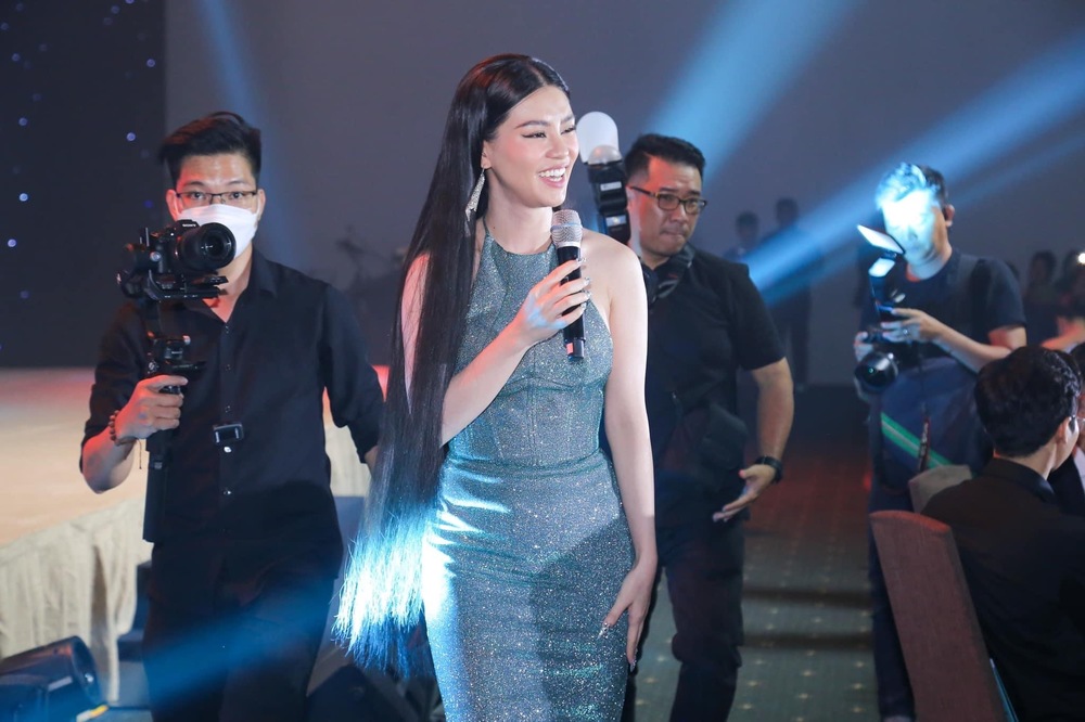    Mái tóc của cô làm nhiều cô gái thèm khát vì quá hoàn hảo. (Ảnh: FB Bùi Lan Hương) - Tin sao Viet - Tin tuc sao Viet - Scandal sao Viet - Tin tuc cua Sao - Tin cua Sao