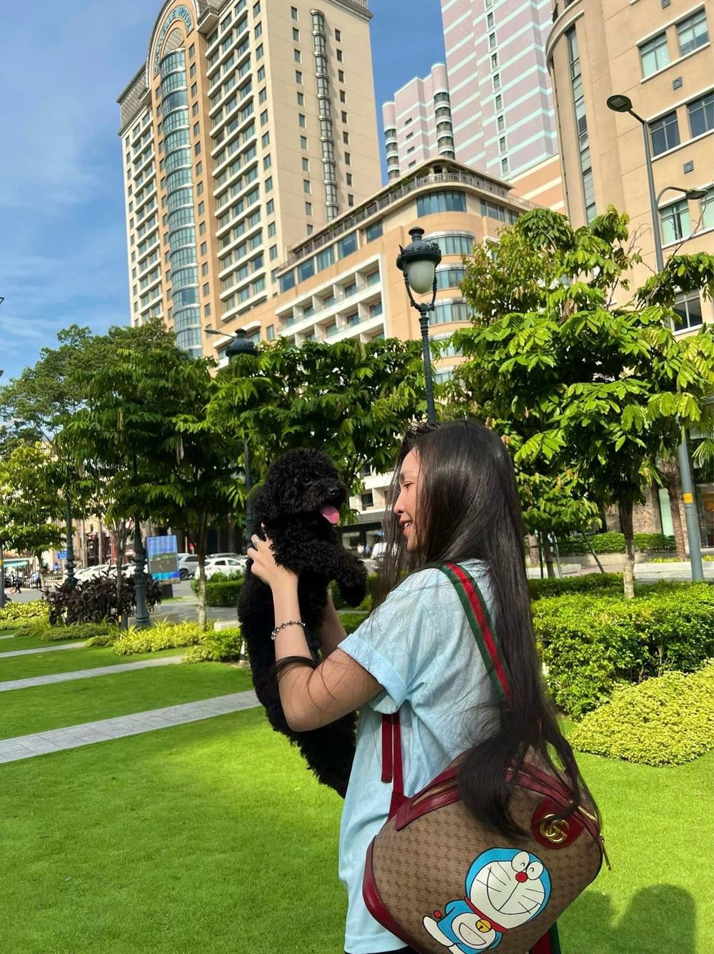    Suối tóc của nữ ca sĩ rất dài và đẹp, không ít lần làm khán giả cảm thán vì dưỡng quá giỏi. (Ảnh: FB Hien Thuc) - Tin sao Viet - Tin tuc sao Viet - Scandal sao Viet - Tin tuc cua Sao - Tin cua Sao