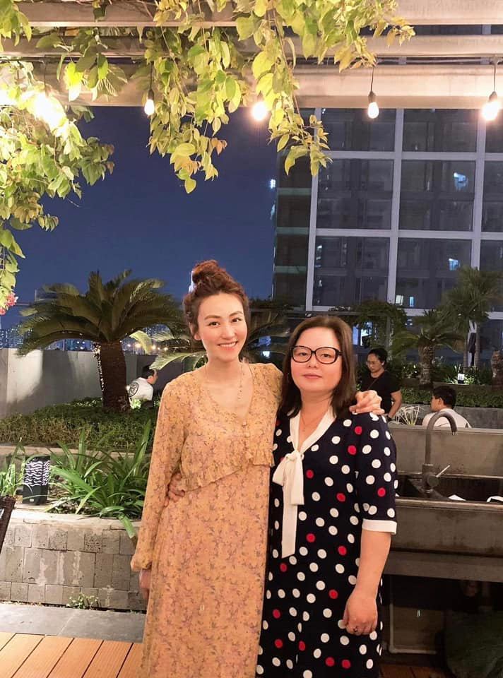  Cô không đáp trả trước nghi vấn này. (Ảnh: FB Ngân Khánh)