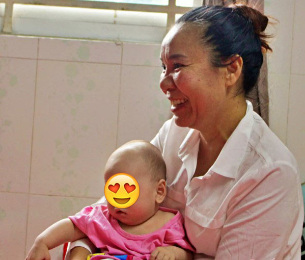  
Vào năm 18 tuổi, chị Hương đã nhận nuôi 2 đứa trẻ mồ côi dù chưa lập gia đình, sinh con. (Ảnh: Vietnamnet)