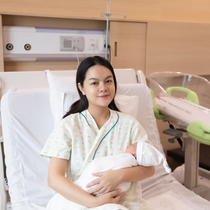 Phạm Quỳnh Anh khoe mặt mộc đón sinh nhật cùng con hơn 1 tháng tuổi