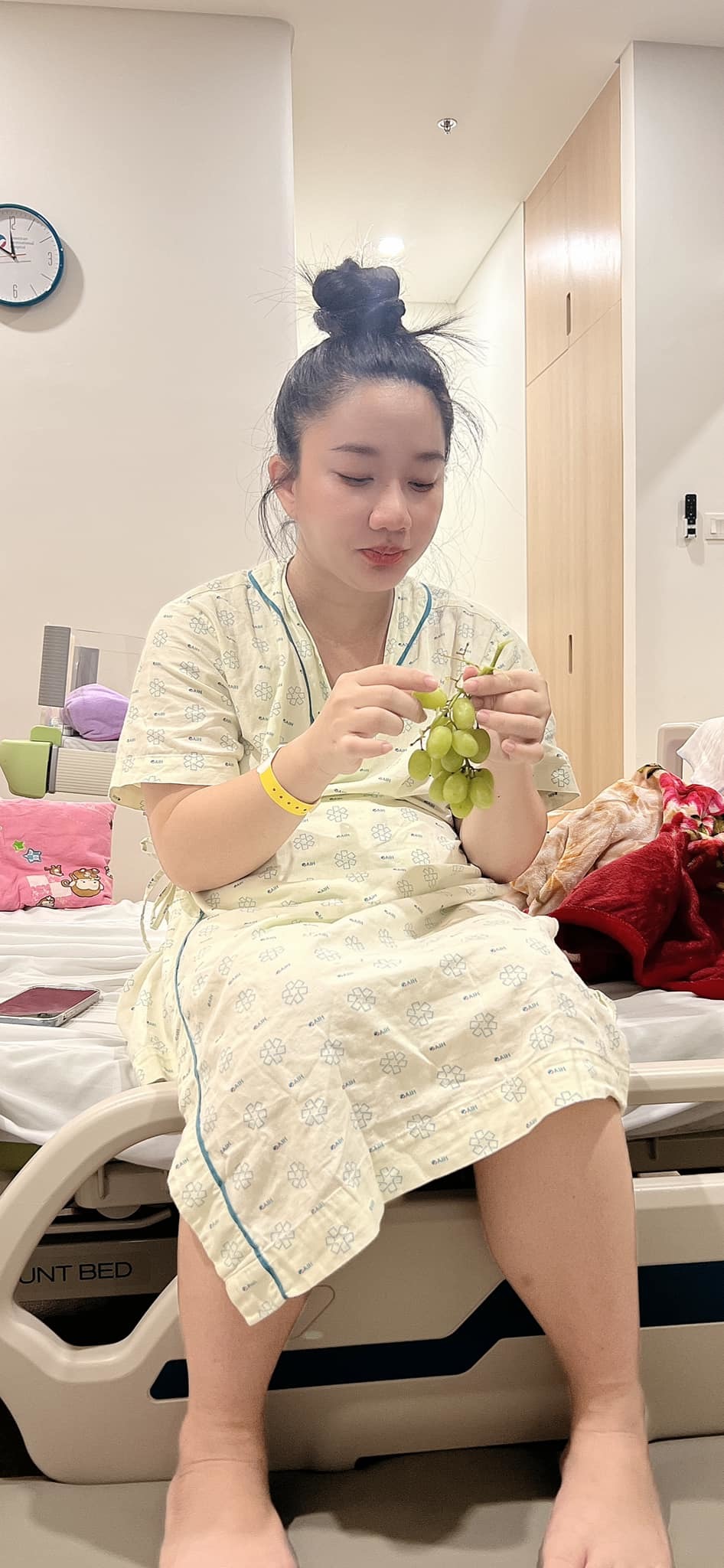  
Hiện tại, Quỳnh Quỳnh đã hồi phục sức khỏe và đang tập đi. (Ảnh: Facebook Lê Dương Bảo Lâm)