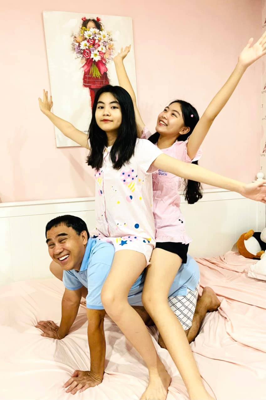  Nam MC cực kỳ quan tâm đến 2 ái nữ.  - Tin sao Viet - Tin tuc sao Viet - Scandal sao Viet - Tin tuc cua Sao - Tin cua Sao