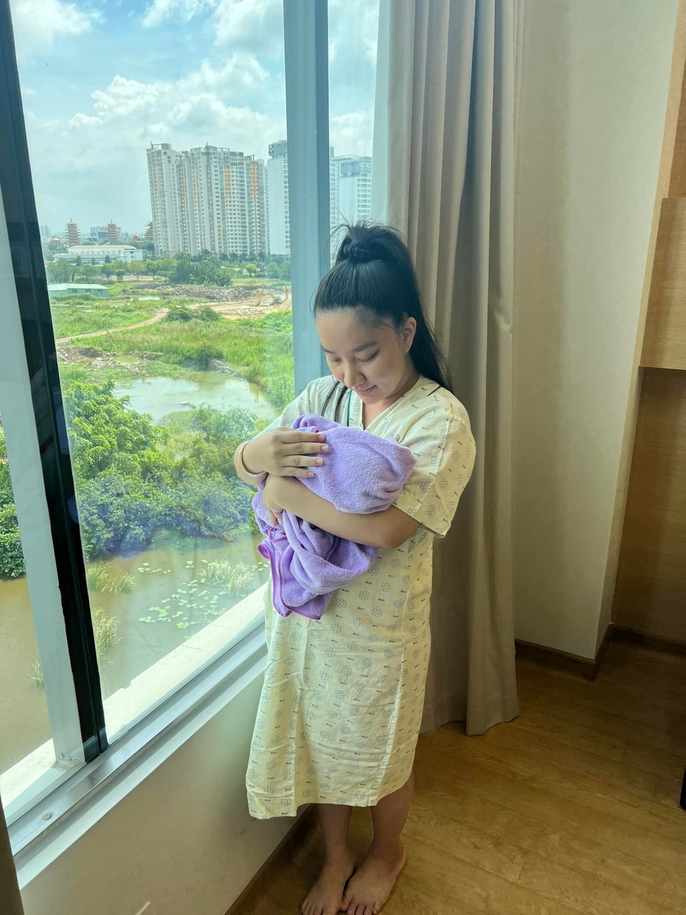  
Vợ chồng Lê Dương Bảo Lâm có thể chi đến 100 triệu đồng cho lần sinh con này. (Ảnh: FB Quỳnh Quỳnh) - Tin sao Viet - Tin tuc sao Viet - Scandal sao Viet - Tin tuc cua Sao - Tin cua Sao