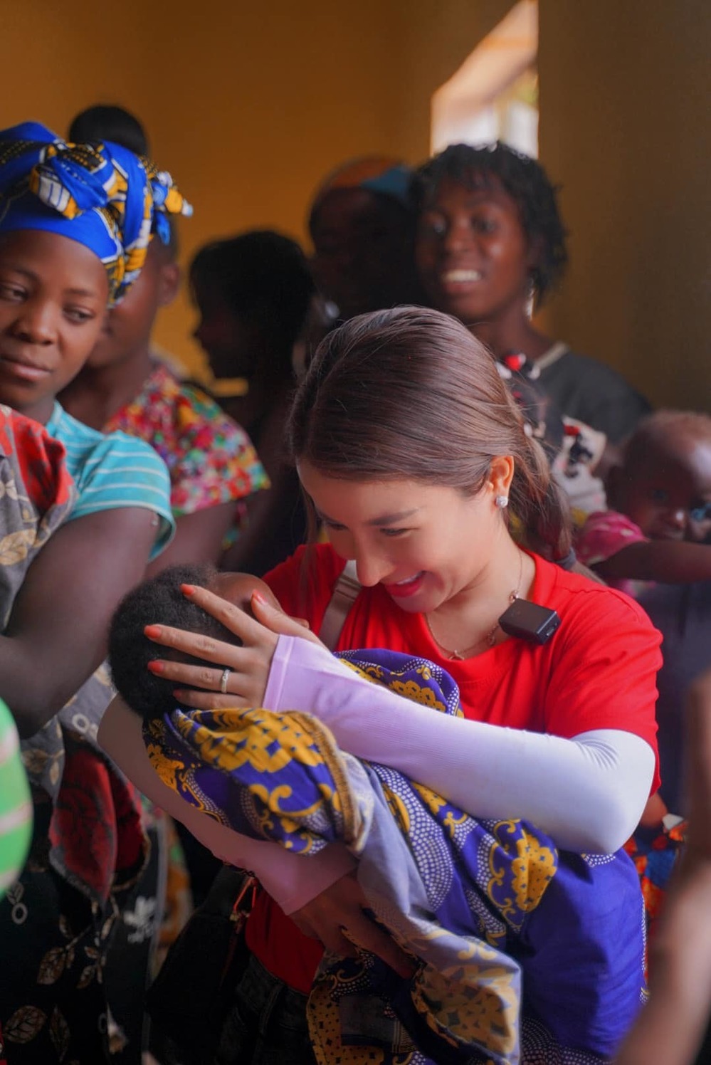  Hoạt động của Đức Nhân và Quang Linh được xem là sợ dây gắn kết tình cảm giữa hai đất nước. (Ảnh: FB Lê Thị Đức Nhân)