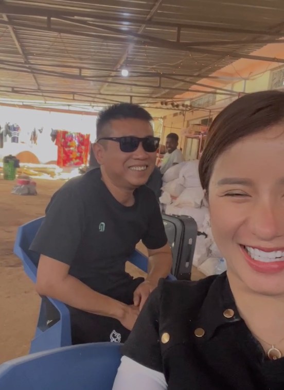  Mọi người đều vui vẻ trò chuyện. (Ảnh: FB Vợ chồng Nhà Nhân JP)