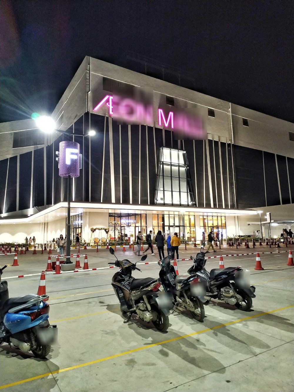  
A.M. là một chuỗi siêu thị lớn, có rất nhiều khách ghé đến. (Ảnh: FB A.M.)