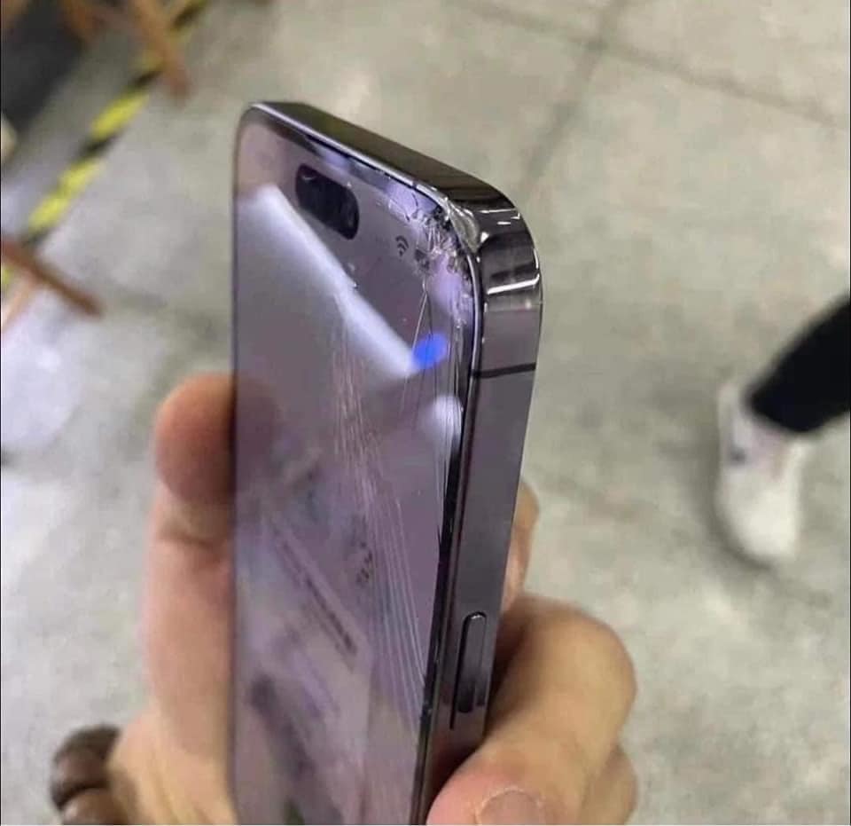 Tốn 1.000 USD mua iPhone X, đừng để rơi vỡ nếu không nó sẽ tan tành như thế  này