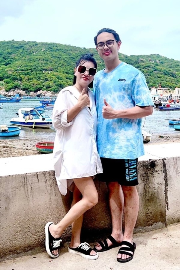  
Con trai và mẹ có mối quan hệ thân thiết, mỗi dịp quan trọng đều có mặt bên nhau. - Tin sao Viet - Tin tuc sao Viet - Scandal sao Viet - Tin tuc cua Sao - Tin cua Sao