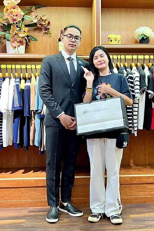  
Con trai hiểu chuyện và rất thương mẹ. - Tin sao Viet - Tin tuc sao Viet - Scandal sao Viet - Tin tuc cua Sao - Tin cua Sao