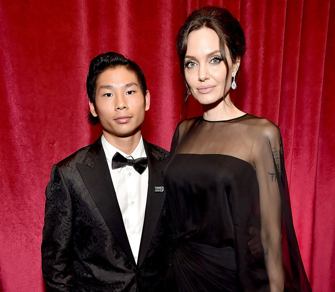  
Pax Thiên hiếu thảo với Angelina Jolie. (Ảnh: Daily Mail)