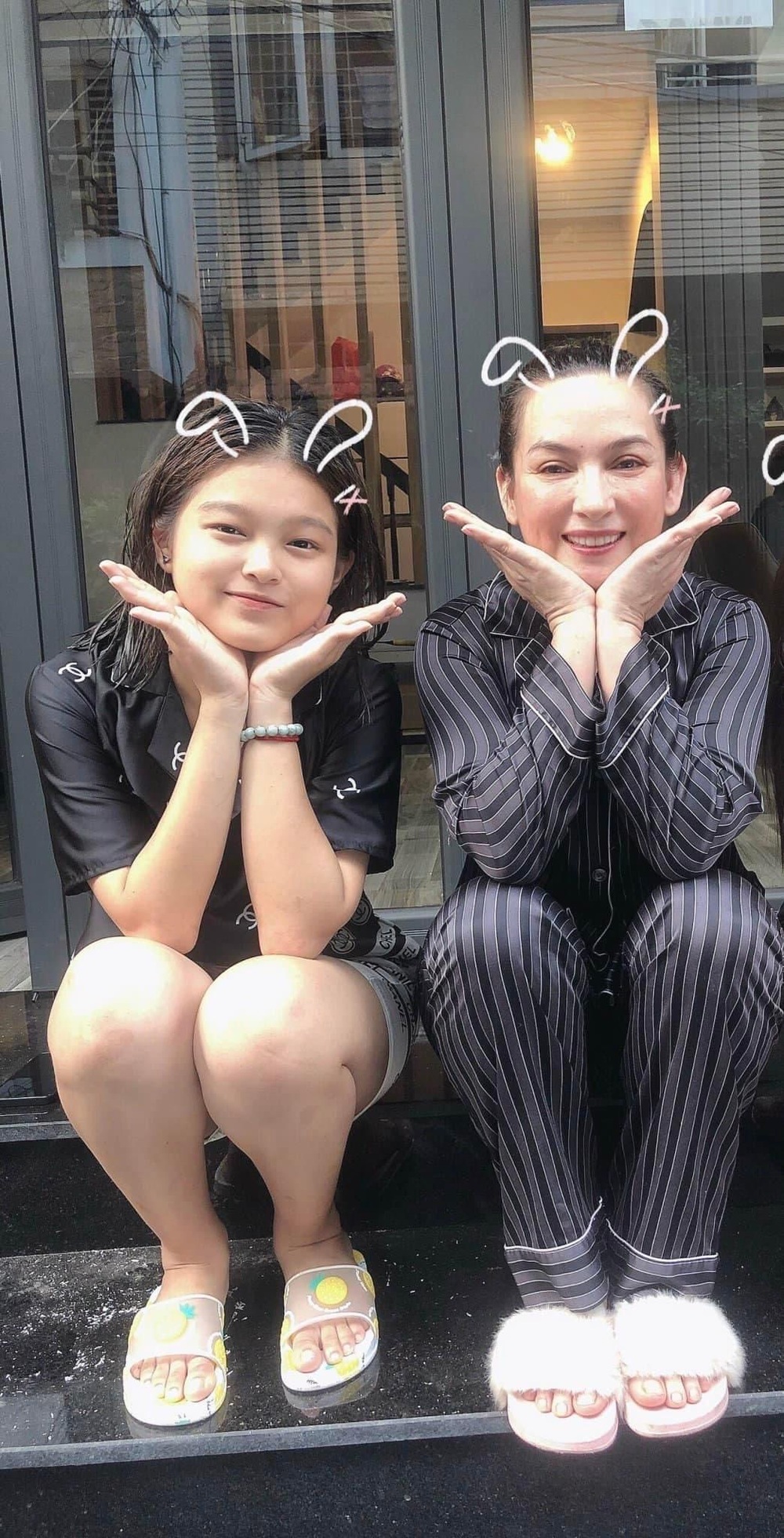  Hai mẹ con có nhiều khoảnh khắc vui vẻ bên nhau khi cố ca sĩ còn sống. (Ảnh: FB Phạm Tuyết Nhung) - Tin sao Viet - Tin tuc sao Viet - Scandal sao Viet - Tin tuc cua Sao - Tin cua Sao