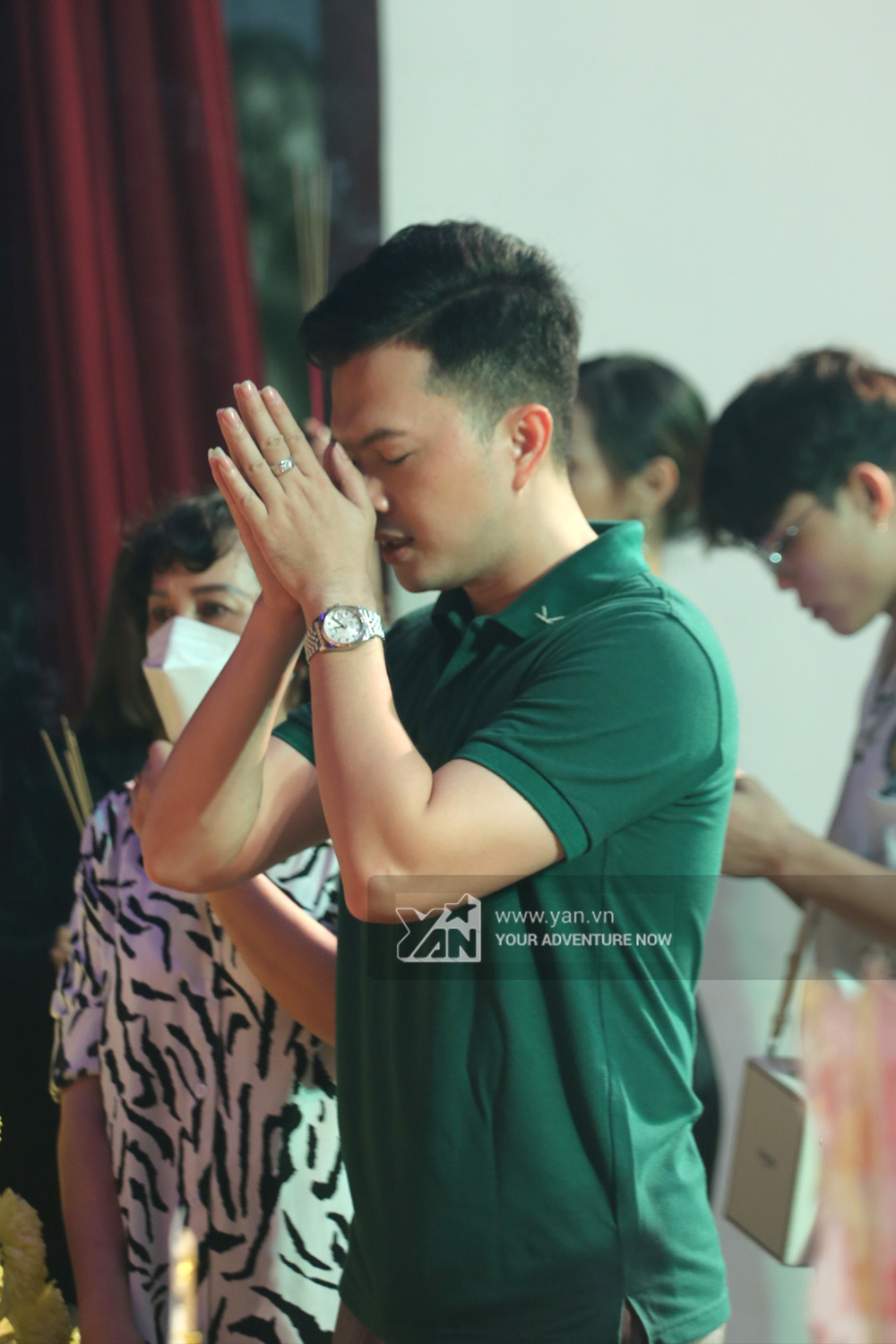 Dàn sao tham dự lễ cúng Tổ tại sân khấu kịch Hồng Vân