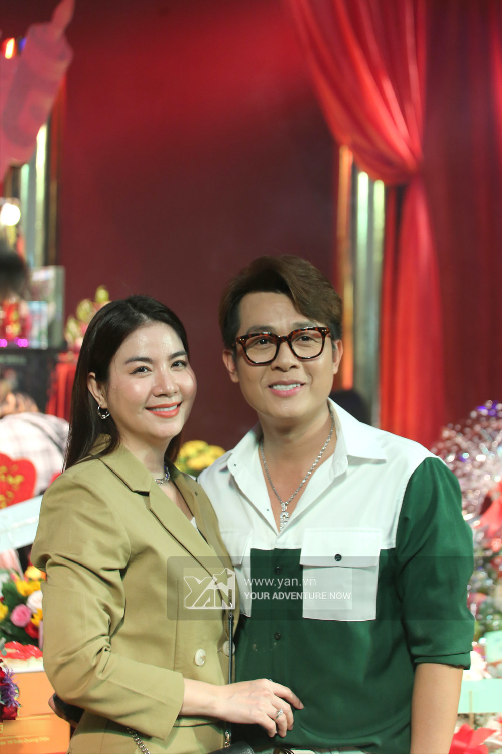 Dàn sao tham dự lễ cúng Tổ tại sân khấu kịch Hồng Vân