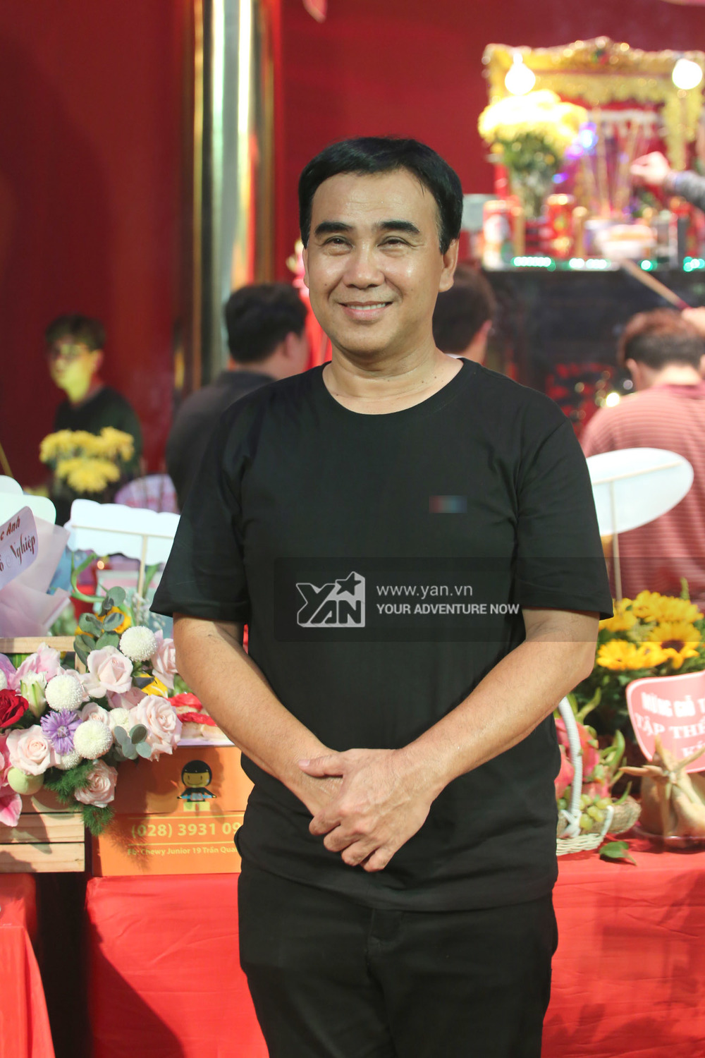 Dàn sao tham dự lễ cúng Tổ tại sân khấu kịch Hồng Vân