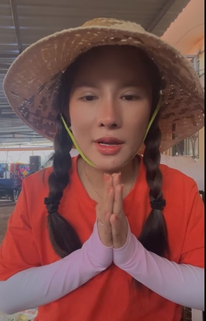  
Đức Nhân mời mọi người "ké fame" giống mình để sang châu Phi giúp đỡ bà con. (Ảnh: Chụp màn hình FB Vợ chồng Nhà Nhân JP)