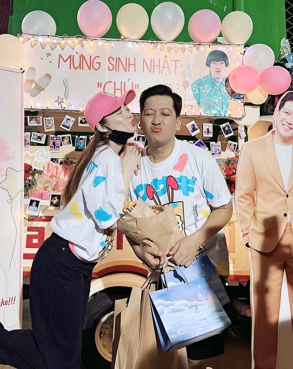  
Tiền cát-xê của Trường Giang thường được chuyển thẳng vào tài khoản Nhã Phương. (Ảnh: FB Nabi Nhã Phương) - Tin sao Viet - Tin tuc sao Viet - Scandal sao Viet - Tin tuc cua Sao - Tin cua Sao