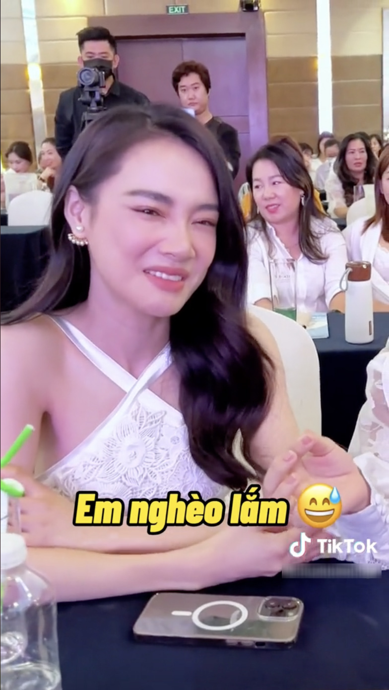  
Nhã Phương phủ nhận và cho biết cô khá "nghèo". (Ảnh: TikTok Nguyễn Thu Trang) - Tin sao Viet - Tin tuc sao Viet - Scandal sao Viet - Tin tuc cua Sao - Tin cua Sao