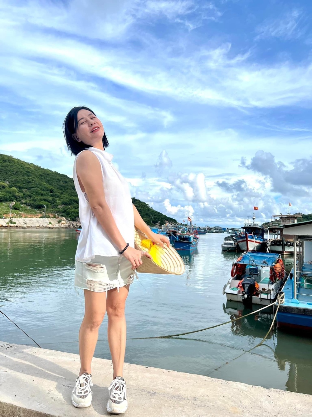  
Cô thường xuyên check in tại một số địa điểm vui chơi cùng gia đình.  - Tin sao Viet - Tin tuc sao Viet - Scandal sao Viet - Tin tuc cua Sao - Tin cua Sao