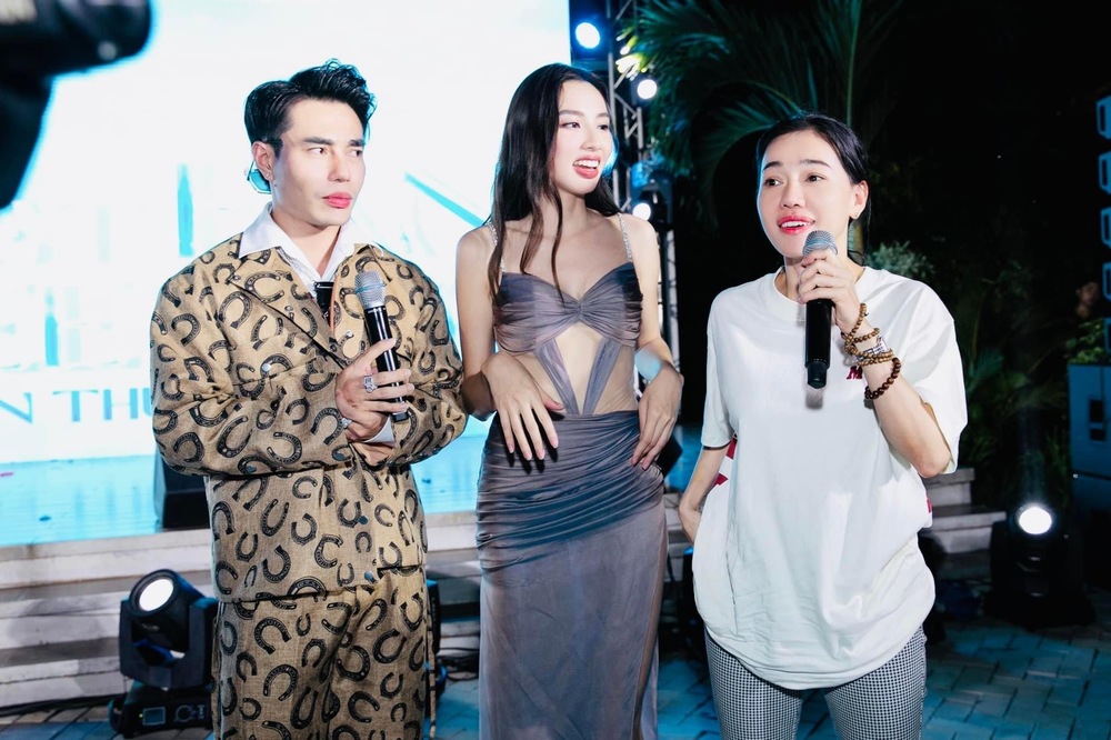  
Diễn chung sân khấu với người đẹp nổi tiếng trong Vbiz. - Tin sao Viet - Tin tuc sao Viet - Scandal sao Viet - Tin tuc cua Sao - Tin cua Sao