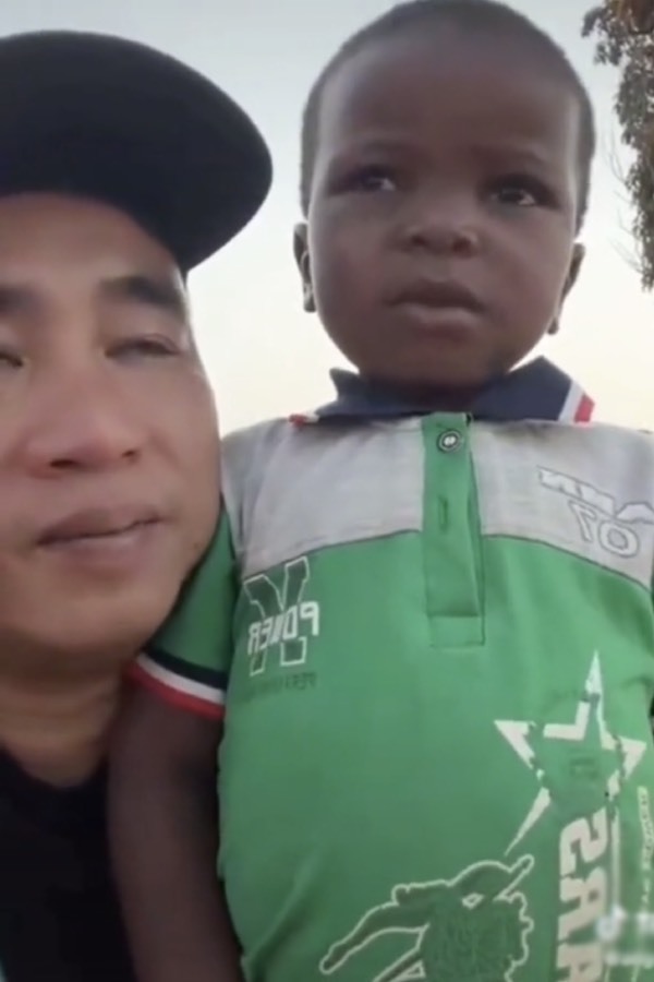  Cậu bé gửi lời chúc mọi người nghỉ lễ 2/9 vui vẻ. (Ảnh: Chụp màn hình TikTok A.G.L)