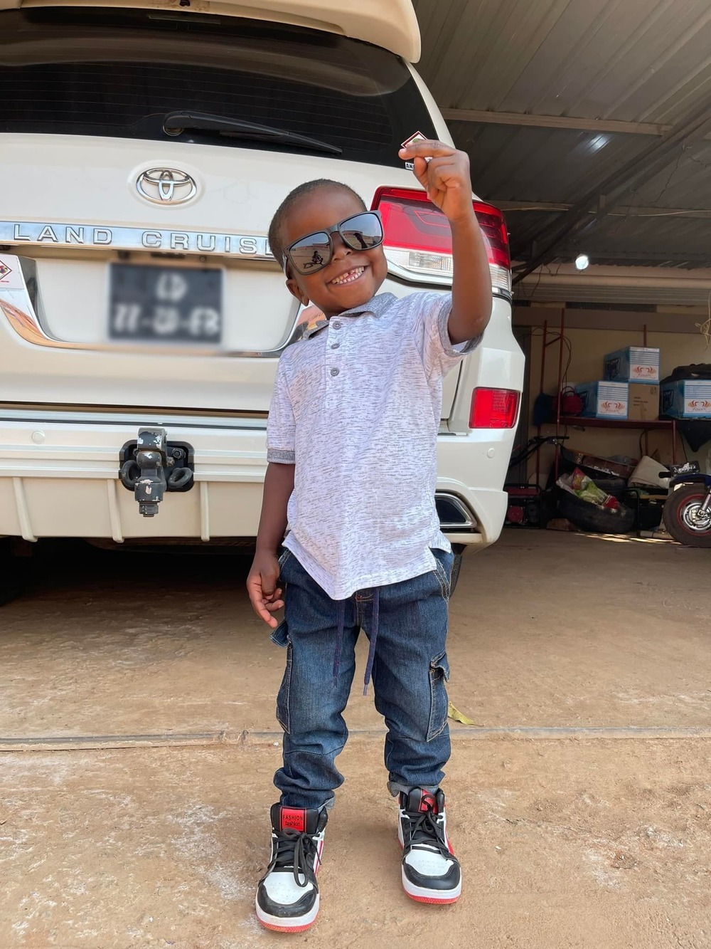  Cậu bé có một lượng người hâm mộ rất lớn vì vẻ ngoài dễ thương của mình. (Ảnh: FB Phạm Quang Linh)