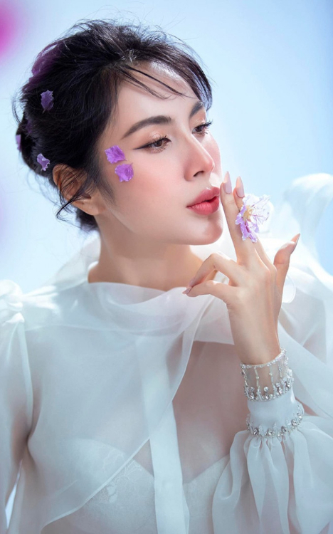  
Tuy không chia buồn cùng gia đình Phi Nhung rầm rộ trên mạng xã hội nhưng Thủy Tiên đã nhắn tin cho người đại diện của giọng ca "Áo mới Cà Mau" để chia buồn cũng như kể rất nhiều kỷ niệm của mình với đàn chị lúc sinh thời. (Ảnh: FB Thủy Tiên) - Tin sao Viet - Tin tuc sao Viet - Scandal sao Viet - Tin tuc cua Sao - Tin cua Sao