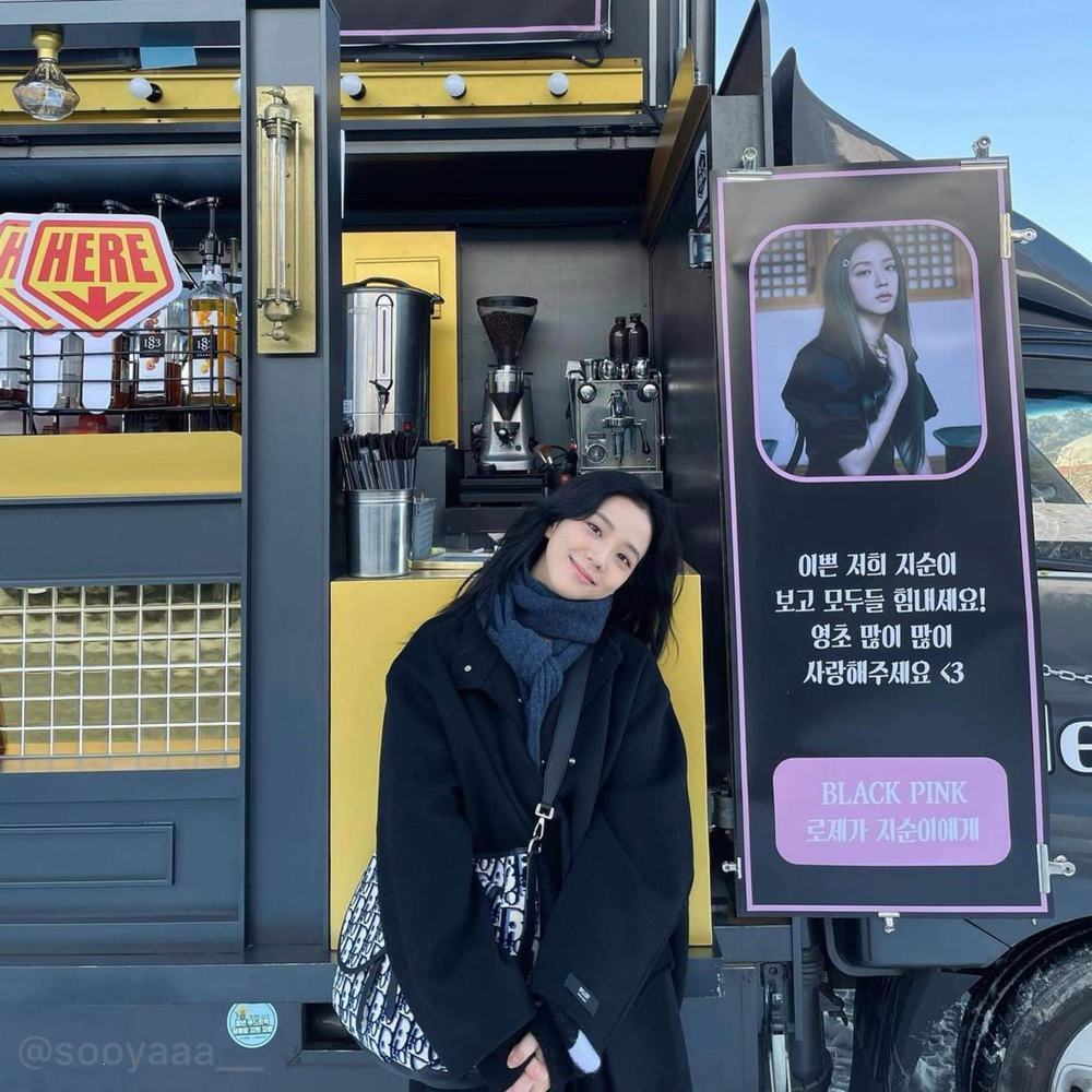 Cô nàng trang điểm nhẹ nhàng nhưng vẫn gây thương nhớ. (Ảnh: Instagram @sooyaaa_)