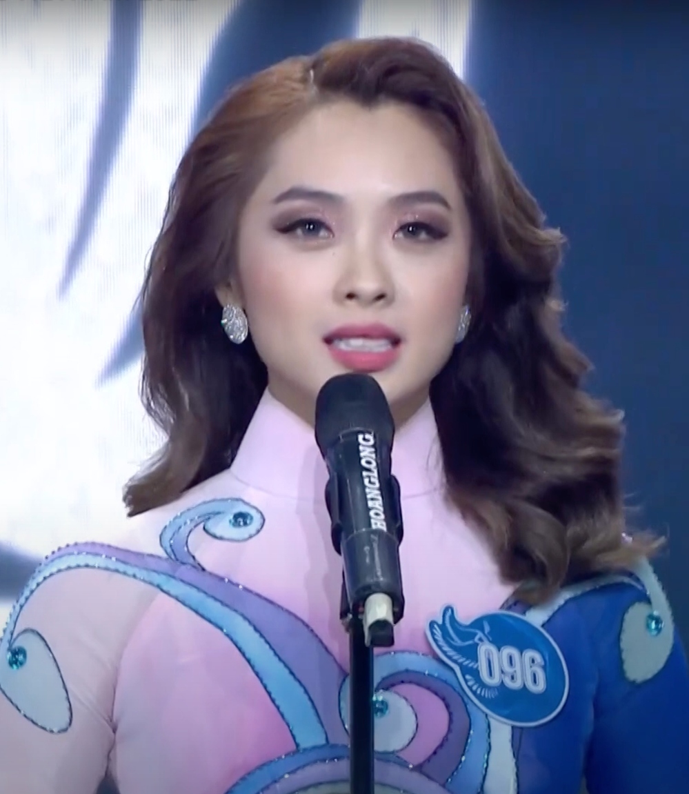 Những nàng hậu Việt khiến fan quan ngại chuyện tiếng Anh