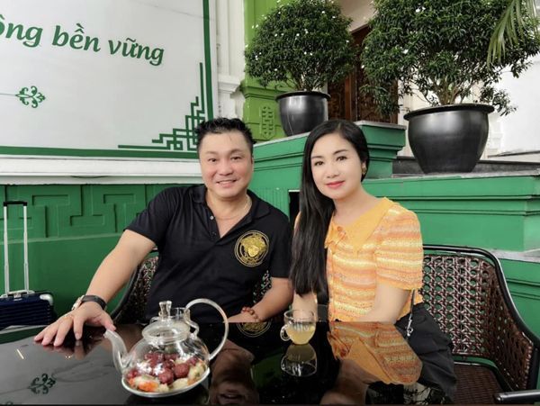  
Diễn viên Lý Hùng duy trì sự phong độ, vẻ ngoài chỉn chu. (Ảnh: FB FC NSND Thu Hà) - Tin sao Viet - Tin tuc sao Viet - Scandal sao Viet - Tin tuc cua Sao - Tin cua Sao