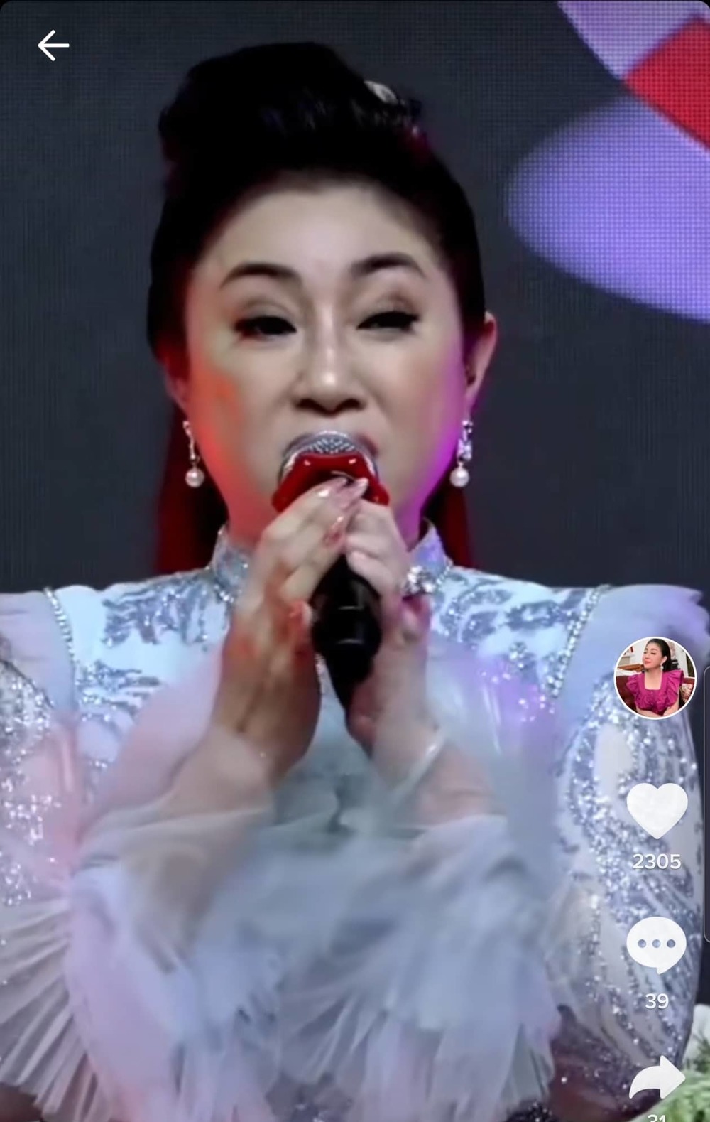  
Nữ nghệ sĩ từng phải ăn cơm với đồ xin từ nhà hàng xóm. (Ảnh: TikTok Pink clouds)  - Tin sao Viet - Tin tuc sao Viet - Scandal sao Viet - Tin tuc cua Sao - Tin cua Sao